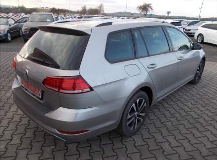 Volkswagen - Golf