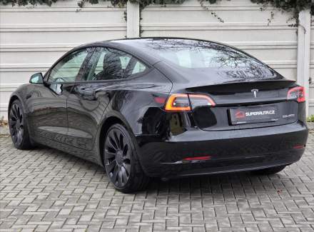 Tesla - Model 3