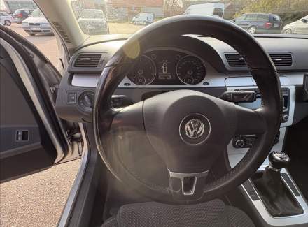 Volkswagen - Passat