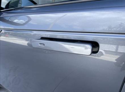 Land Rover - Range Rover Velar