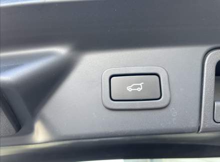 Land Rover - Range Rover Velar