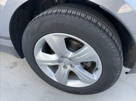 Land Rover - Range Rover Velar