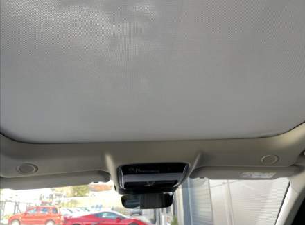 Land Rover - Range Rover Velar