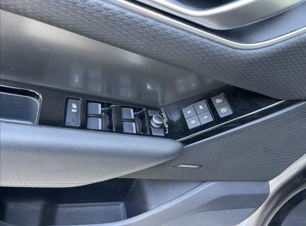 Land Rover - Range Rover Velar