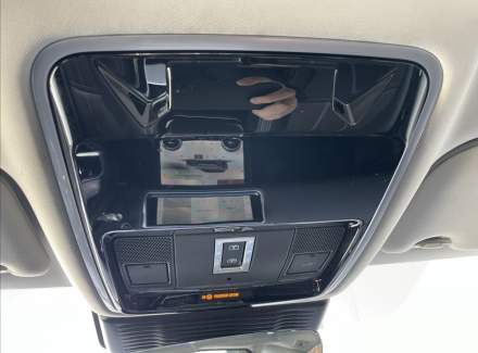 Land Rover - Range Rover Velar