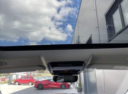 Land Rover - Range Rover Velar