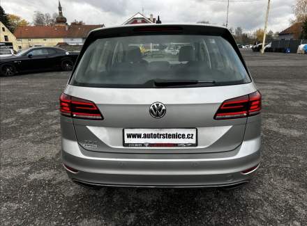 Volkswagen - Golf