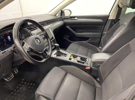 Volkswagen - Passat