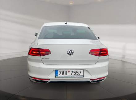 Volkswagen - Passat