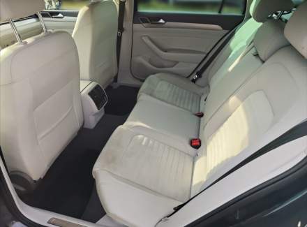Volkswagen - Passat
