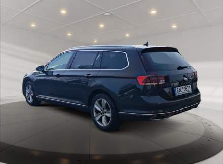 Volkswagen - Passat