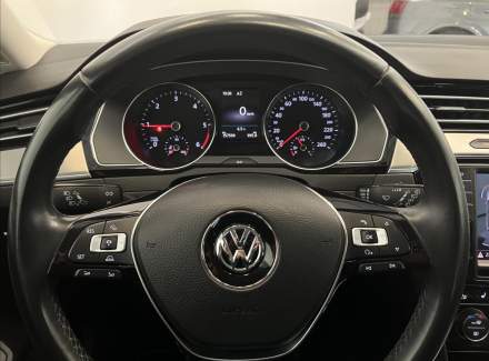 Volkswagen - Passat