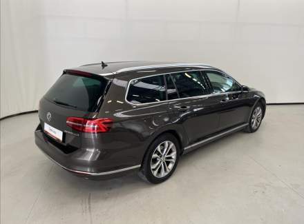Volkswagen - Passat