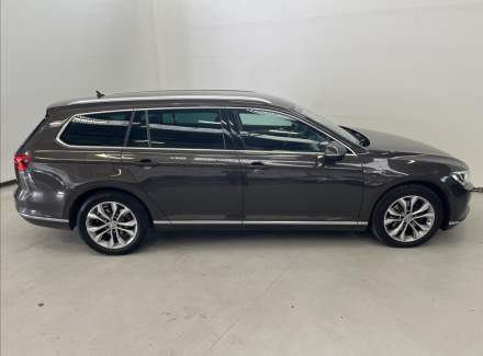 Volkswagen - Passat