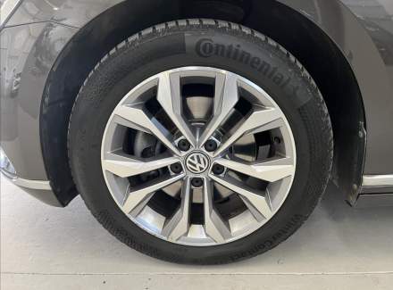 Volkswagen - Passat