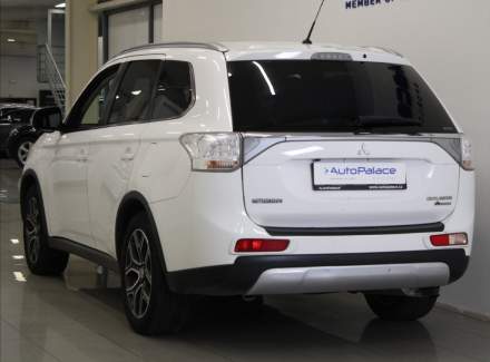 Mitsubishi - Outlander