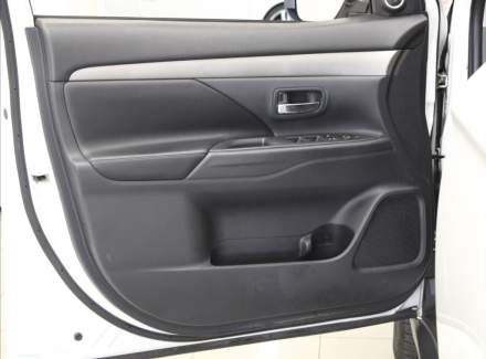 Mitsubishi - Outlander