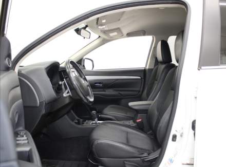 Mitsubishi - Outlander