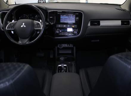 Mitsubishi - Outlander