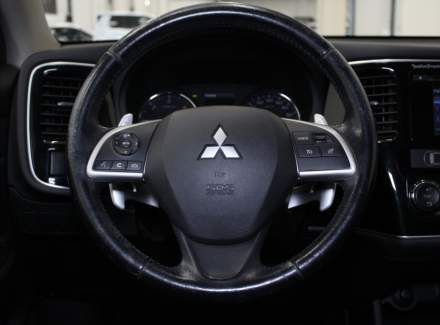 Mitsubishi - Outlander