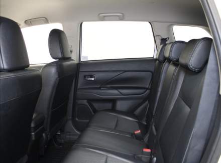 Mitsubishi - Outlander