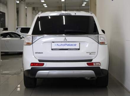 Mitsubishi - Outlander