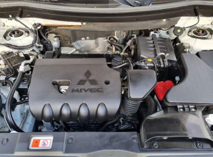 Mitsubishi - Outlander