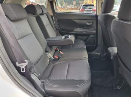 Mitsubishi - Outlander