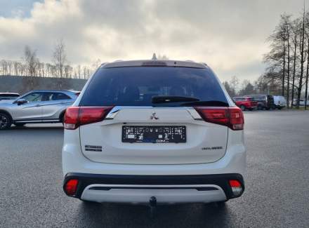 Mitsubishi - Outlander