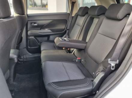 Mitsubishi - Outlander