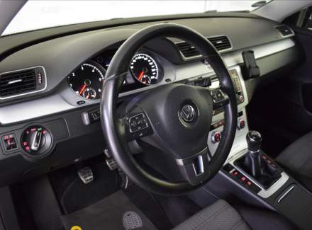 Volkswagen - Passat