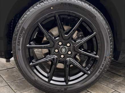 Land Rover - Range Rover Velar