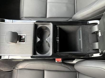 Land Rover - Range Rover Velar