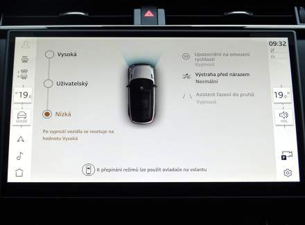 Land Rover - Range Rover Velar