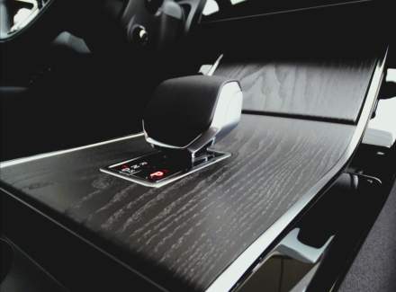 Land Rover - Range Rover Velar