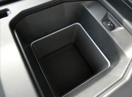 Land Rover - Defender