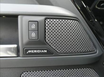 Land Rover - Defender