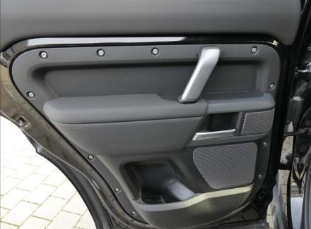 Land Rover - Defender