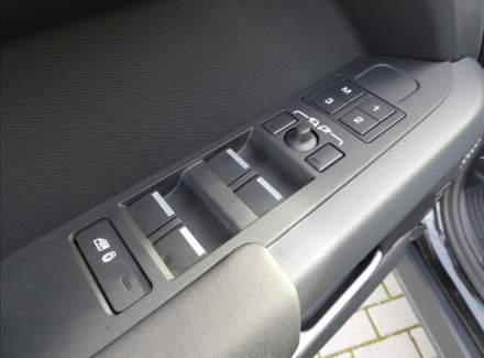 Land Rover - Defender