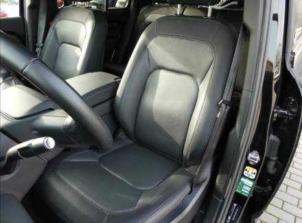 Land Rover - Defender