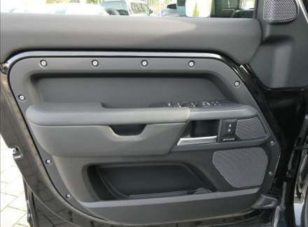 Land Rover - Defender