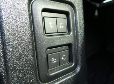 Land Rover - Defender