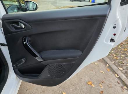 Peugeot - 208