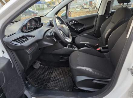 Peugeot - 208