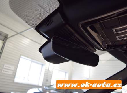 Land Rover - Range Rover Velar