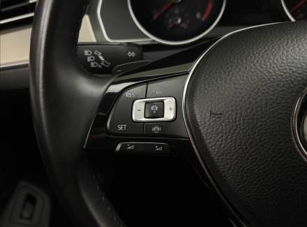 Volkswagen - Passat