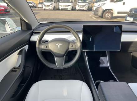 Tesla - Model 3