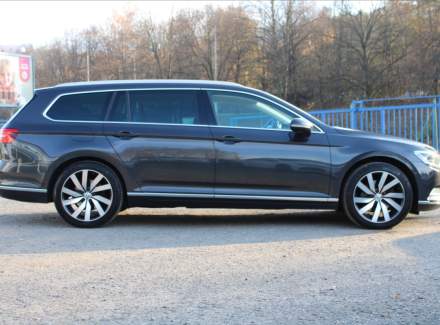 Volkswagen - Passat