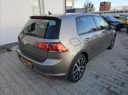 Volkswagen - Golf