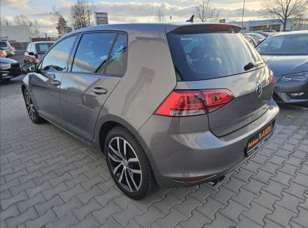 Volkswagen - Golf